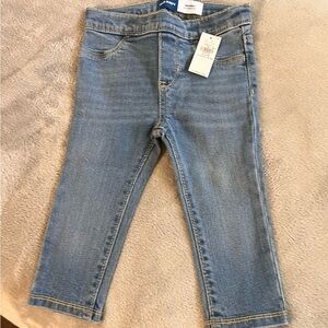 Children's Old Navy skinny jeans. No zipper no button easy easy!!